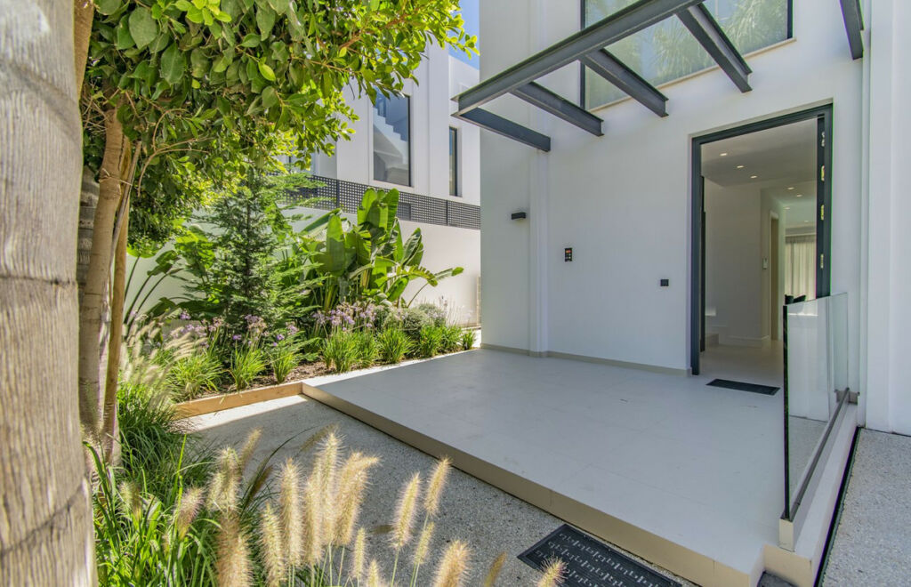 Detached Villa The Golden Mile Málaga - image 19