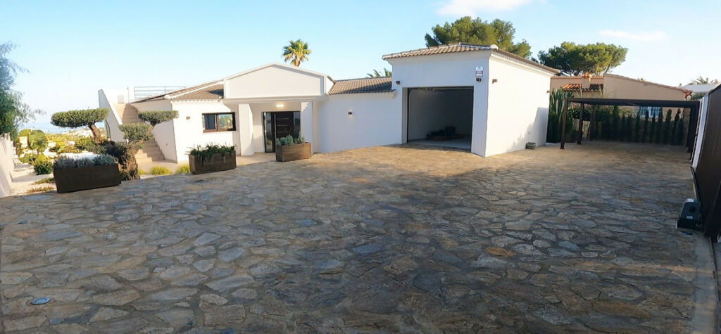 Detached Villa Denia Alicante - image 2