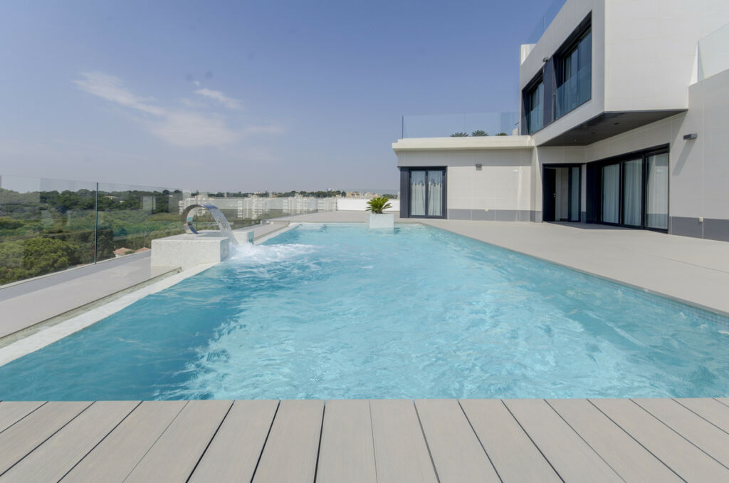 Detached Villa Dehesa de Campoamor Alicante - image 2