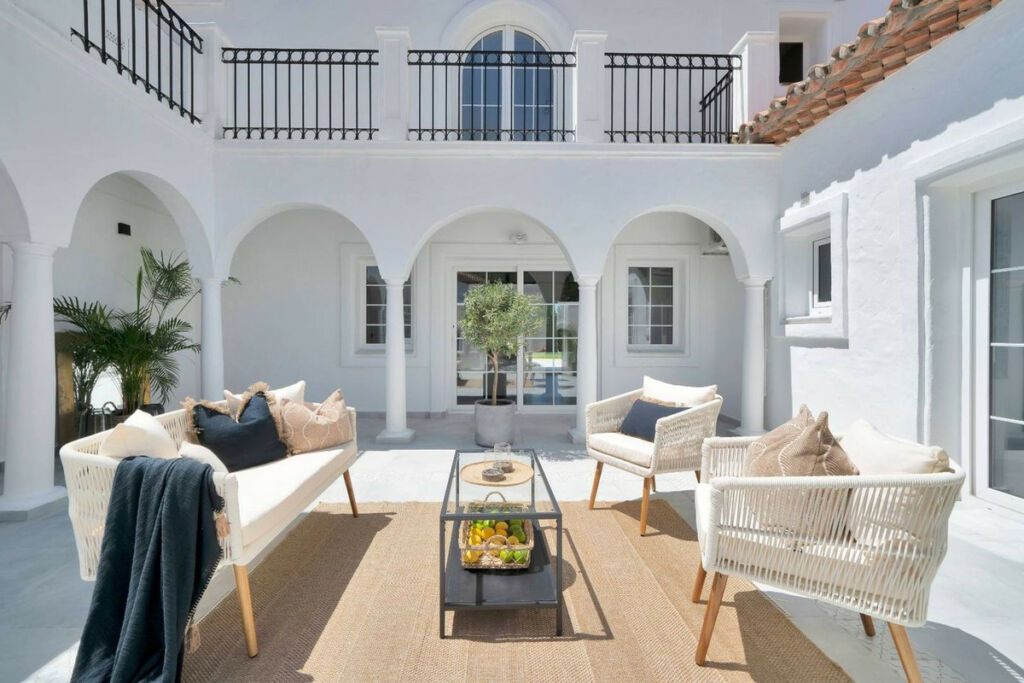 Detached Villa Benahavís Málaga - image 3