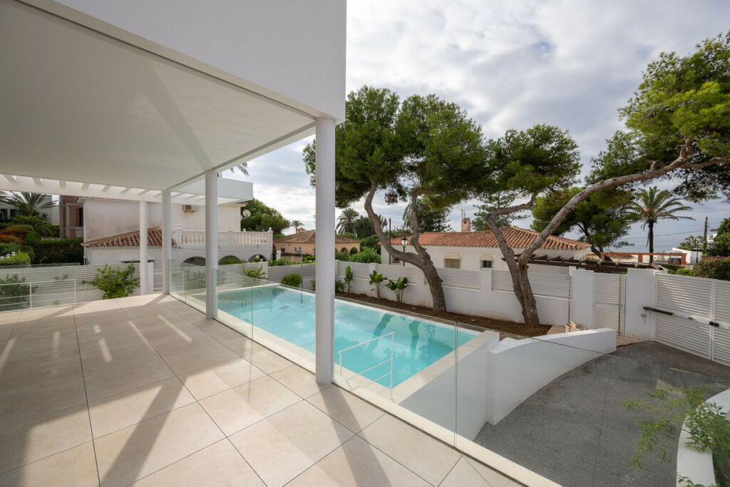 Detached Villa Marbesa Málaga - image 2