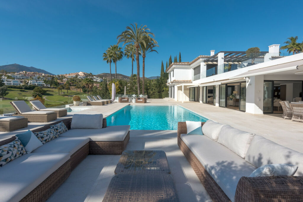 Detached Villa Nueva Andalucía Málaga - image 2