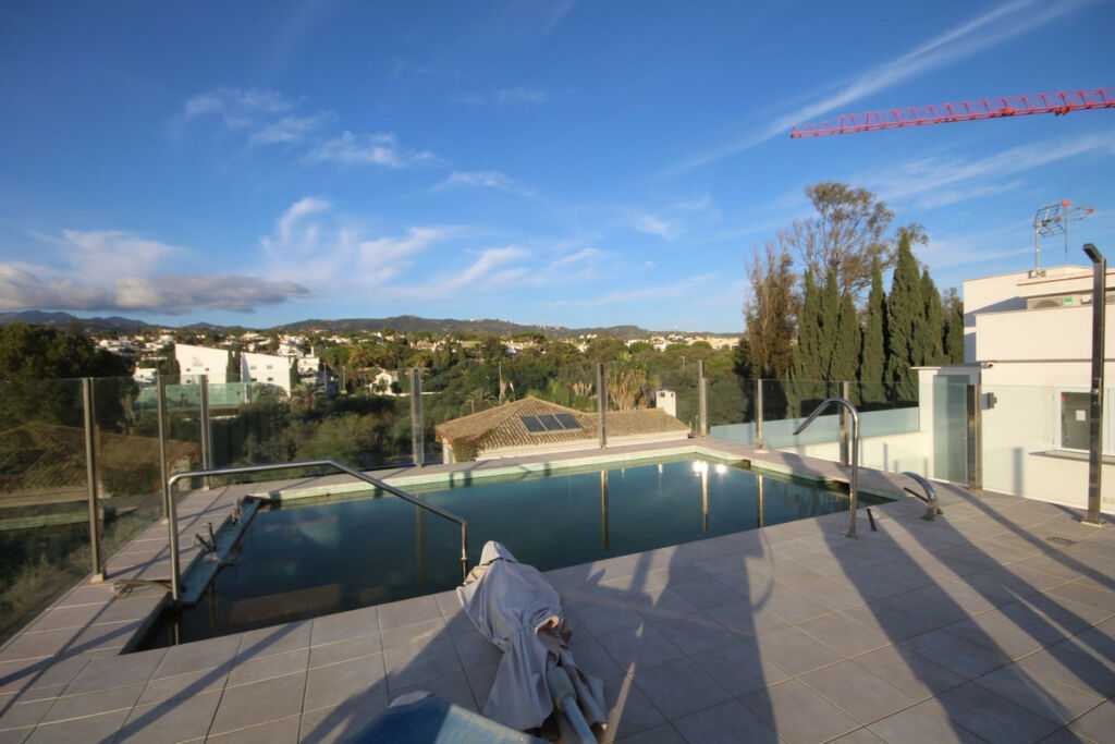 Detached Villa Elviria Málaga - image 2