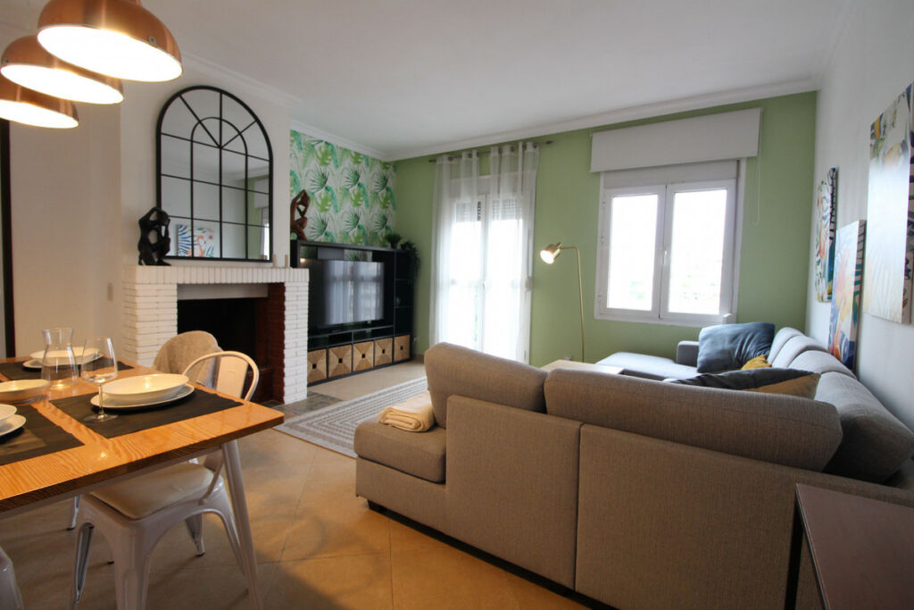 Middle Floor Apartment Puerto Banús Málaga - image 2