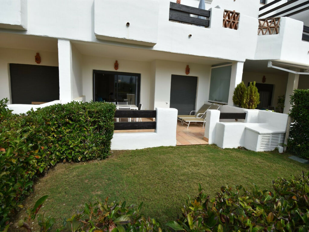 Ground Floor Apartment Estepona Málaga - image 2