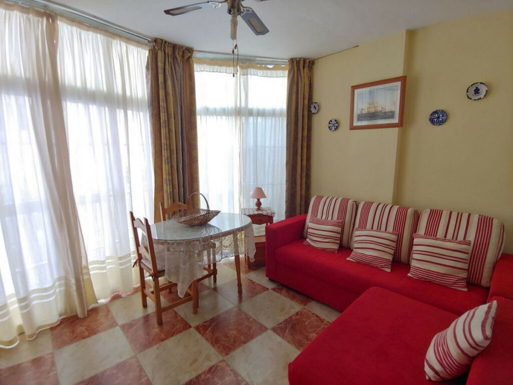 Middle Floor Apartment Fuengirola Málaga - image 2