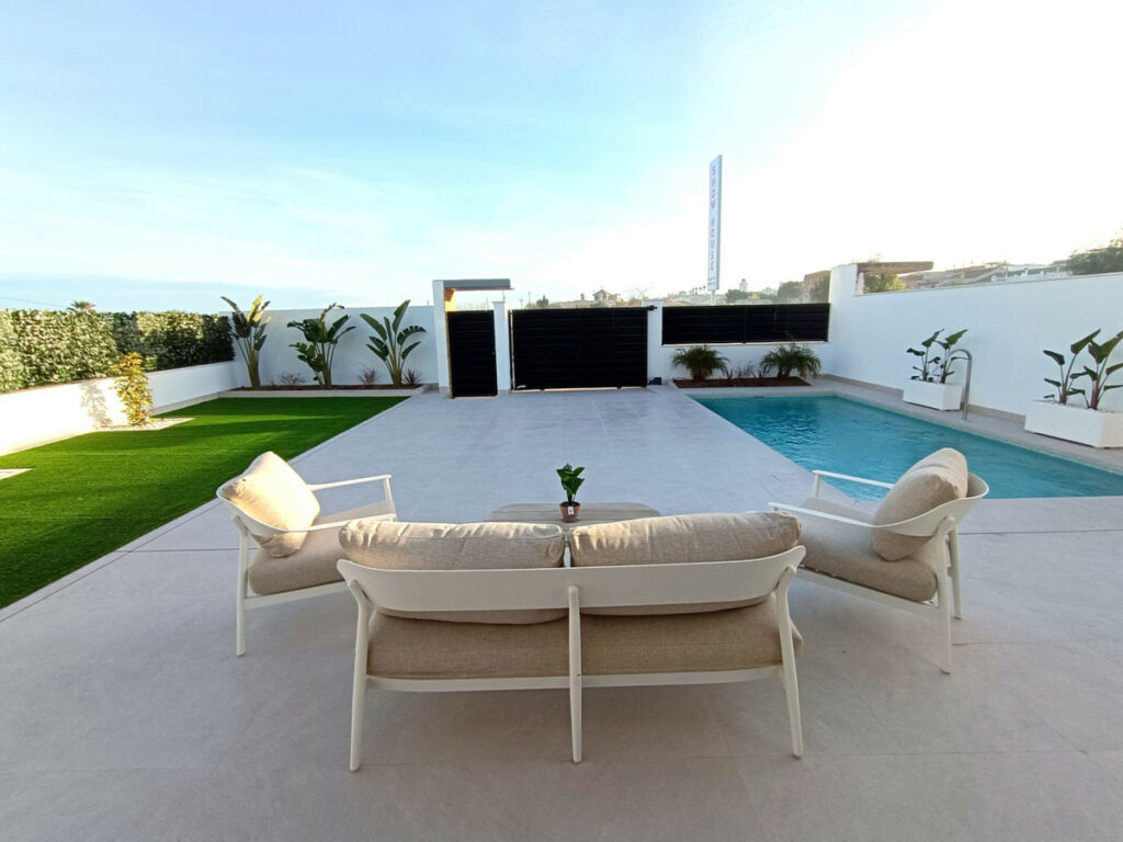 Semi-Detached House Benijofar Alicante - image 2