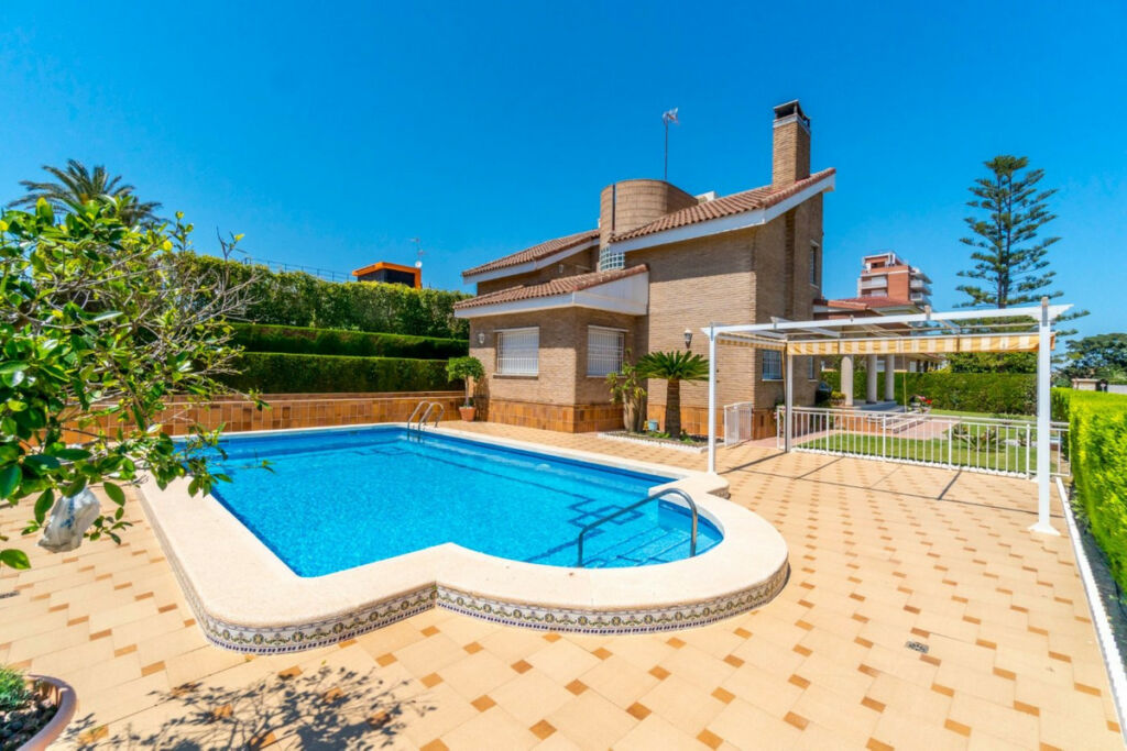 Detached Villa La Veleta Alicante - image 2