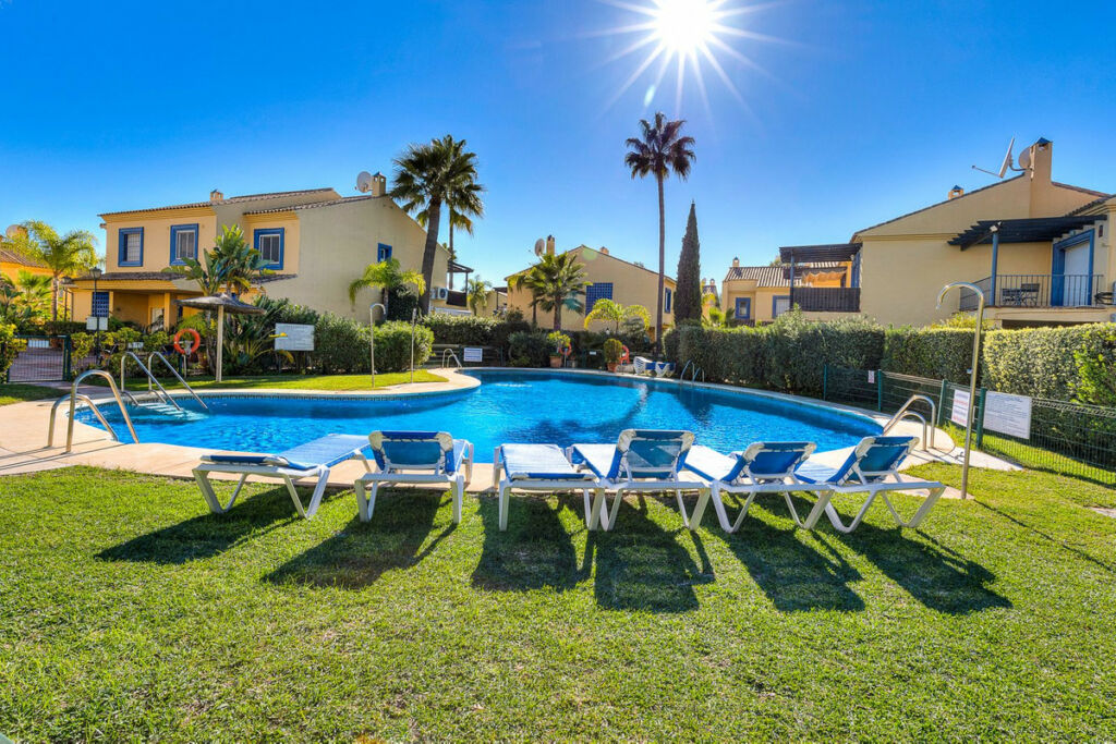 Townhouse San Pedro de Alcántara Málaga - image 2