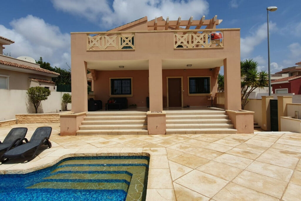 Detached Villa Ciudad Quesada Alicante - image 2