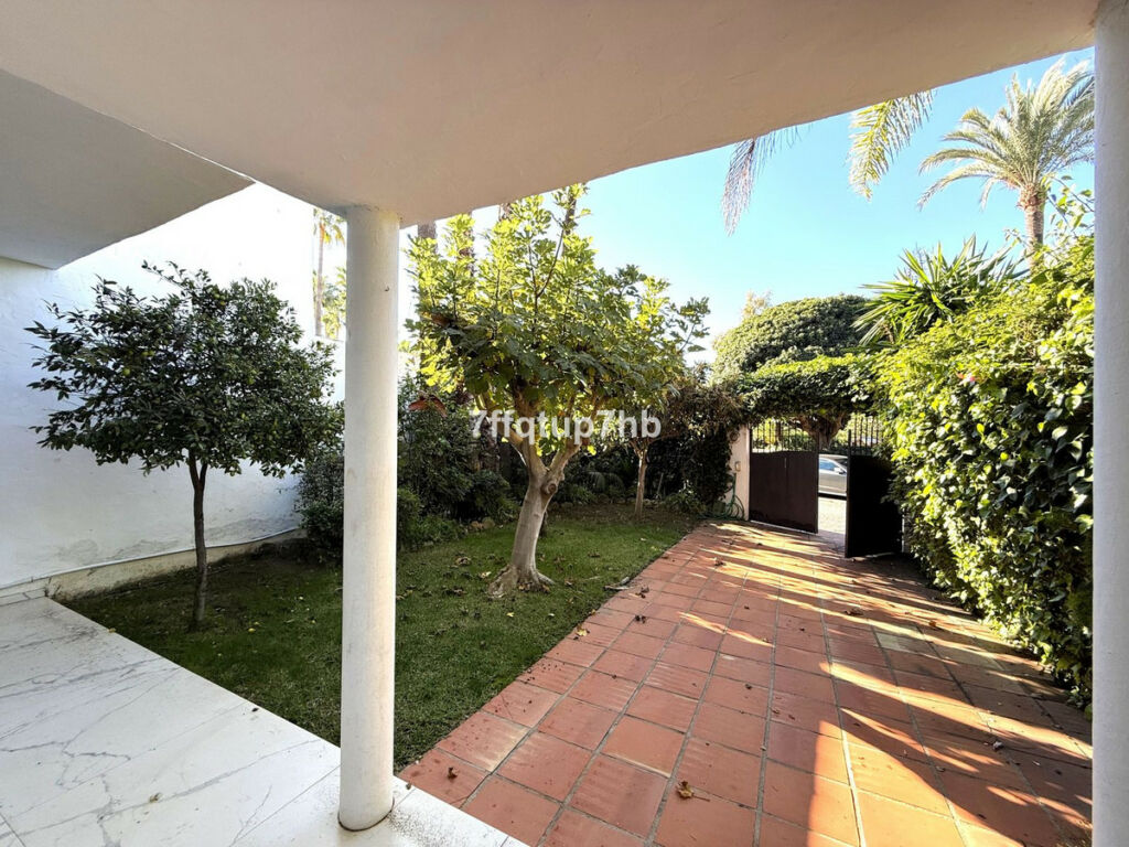 Townhouse Puerto Banús Málaga - image 2