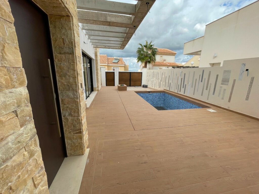 Detached Villa Benimar Alicante - image 2