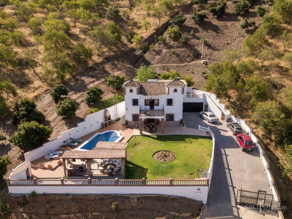 Detached Villa Iznate Málaga - image 2