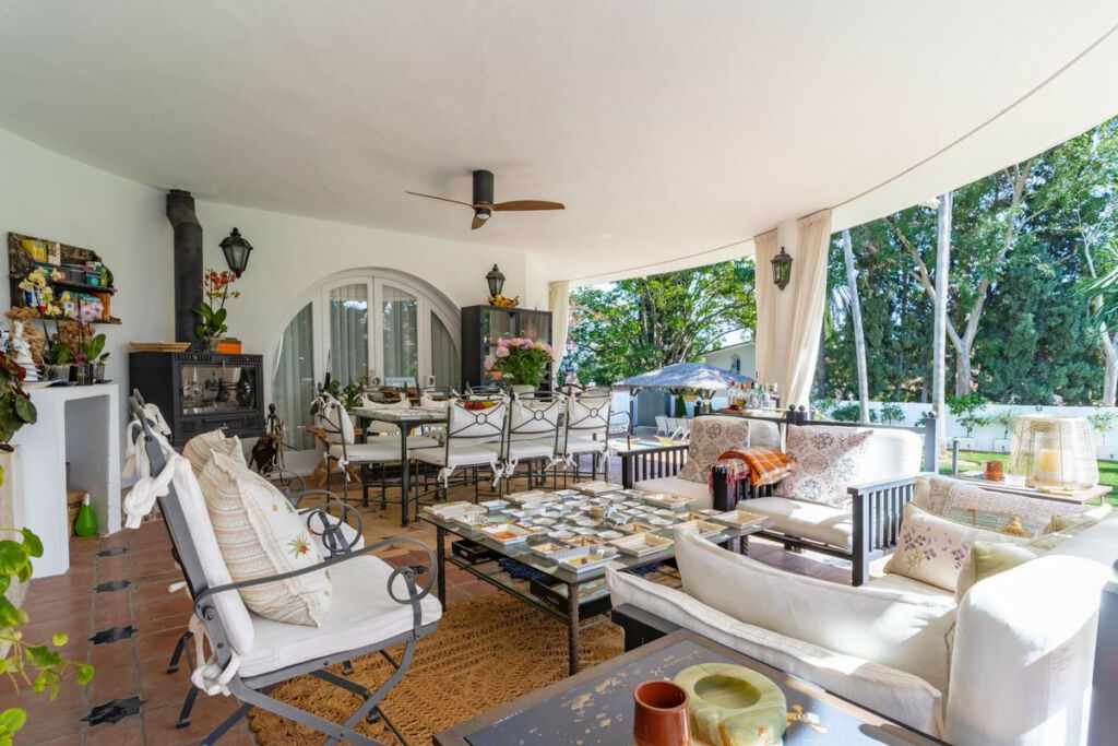 Detached Villa Nagüeles Málaga - image 2