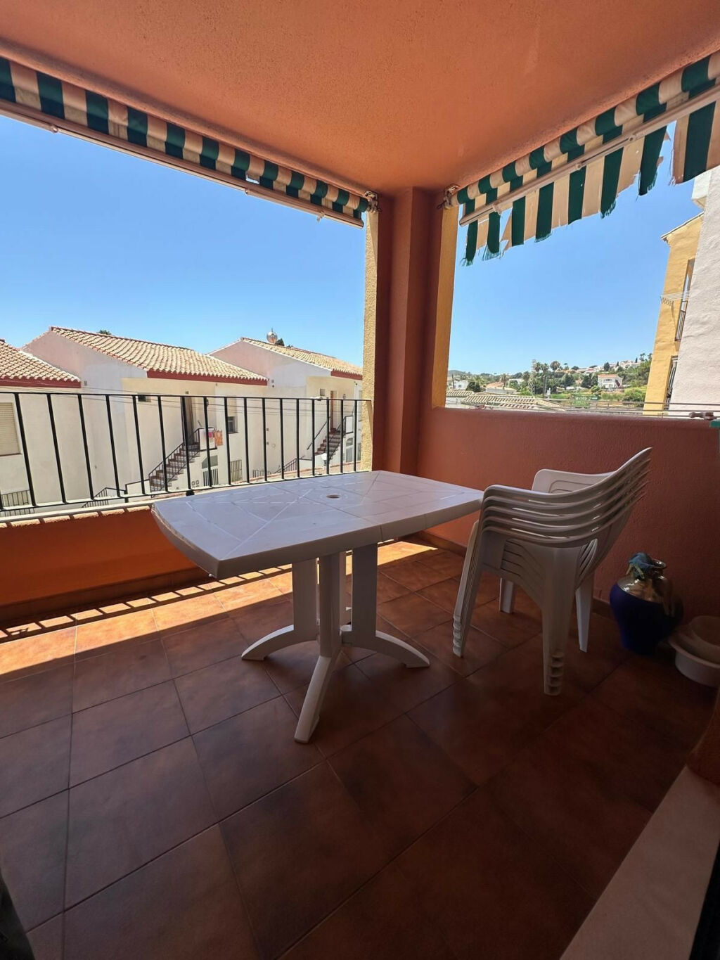 Middle Floor Apartment Manilva Málaga - image 4