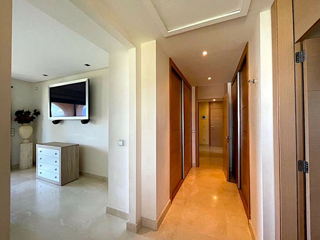 Middle Floor Apartment Benahavís Málaga - image 20