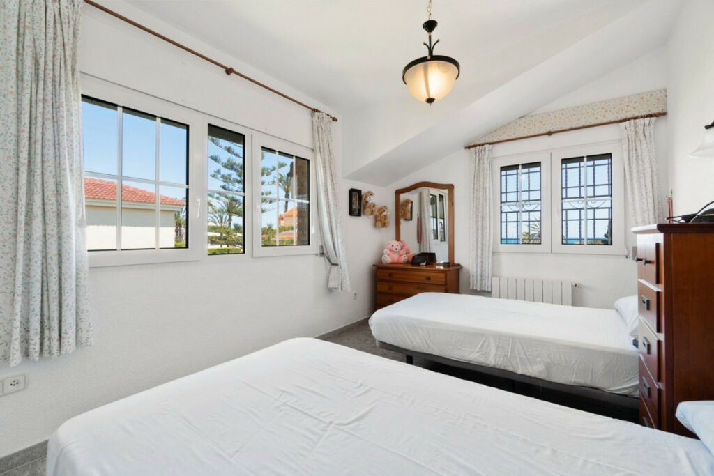 Detached Villa La Veleta Alicante - image 20