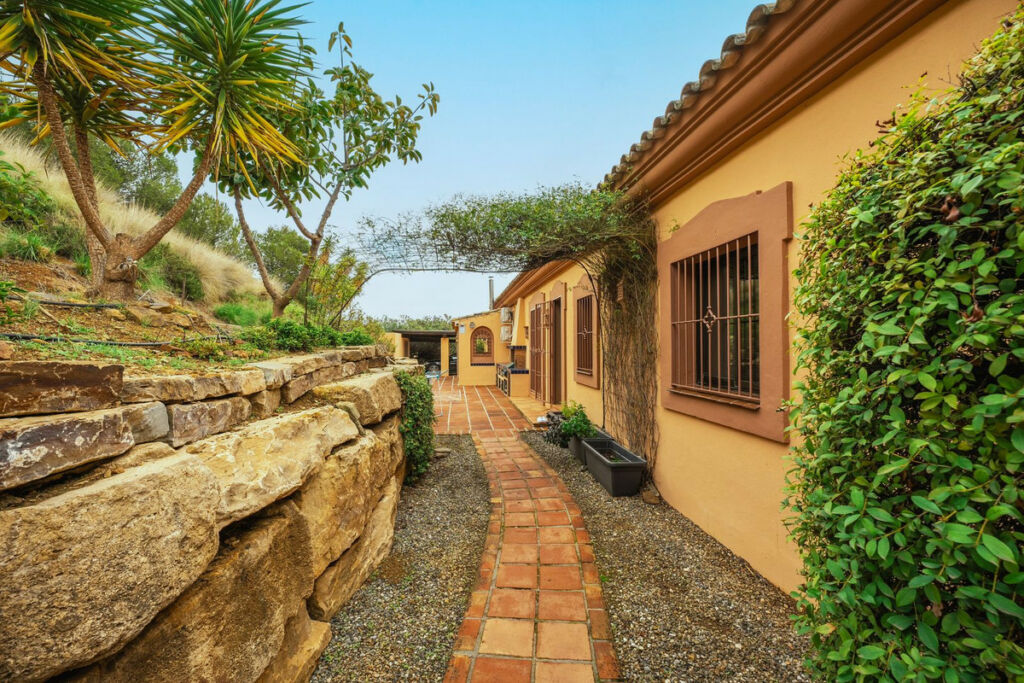 Detached Villa Monda Málaga - image 22