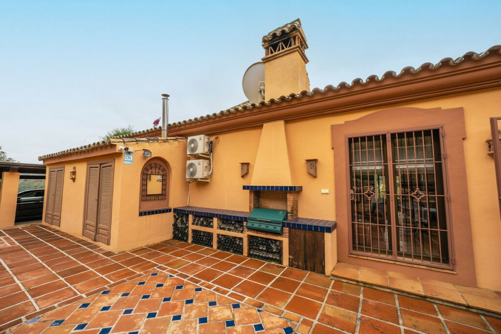 Detached Villa Monda Málaga - image 23