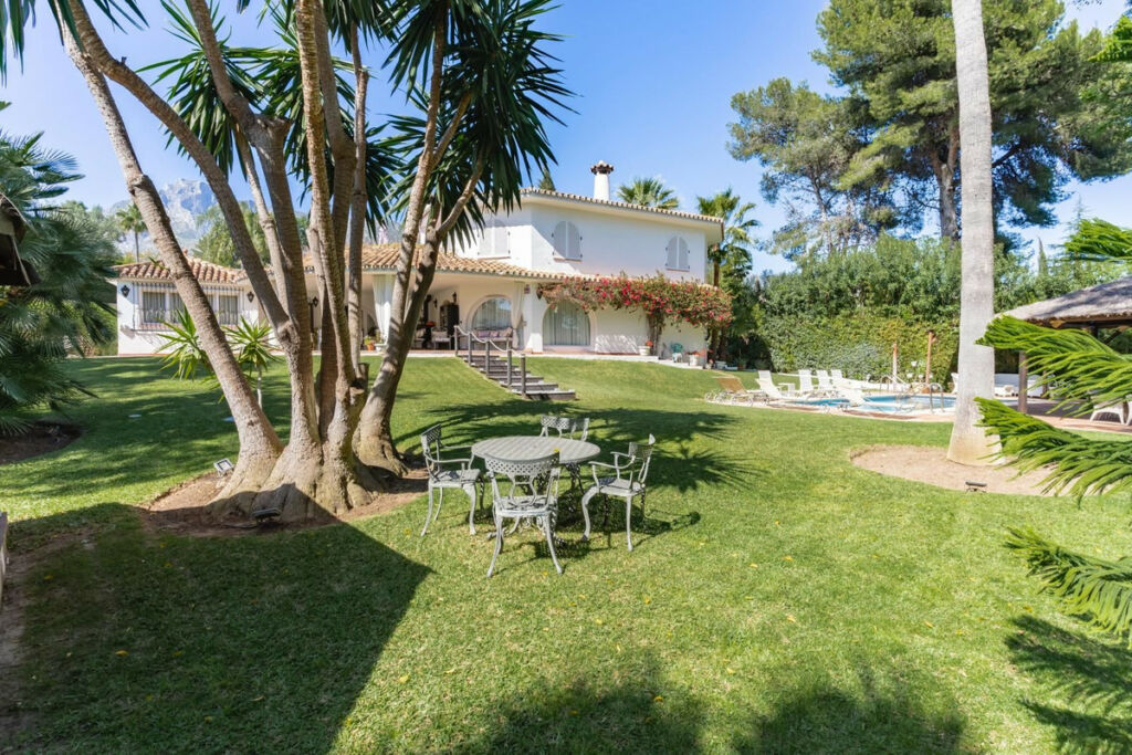 Detached Villa Nagüeles Málaga - image 22