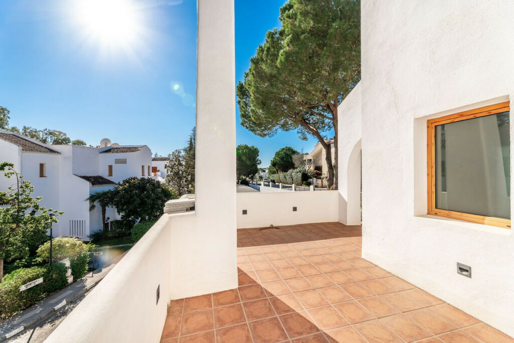 Detached Villa Nueva Andalucía Málaga - image 25