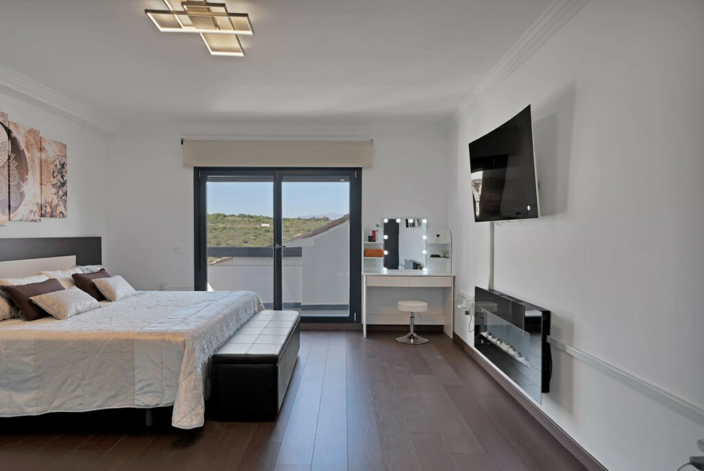 Detached Villa La Línea Cádiz - image 22