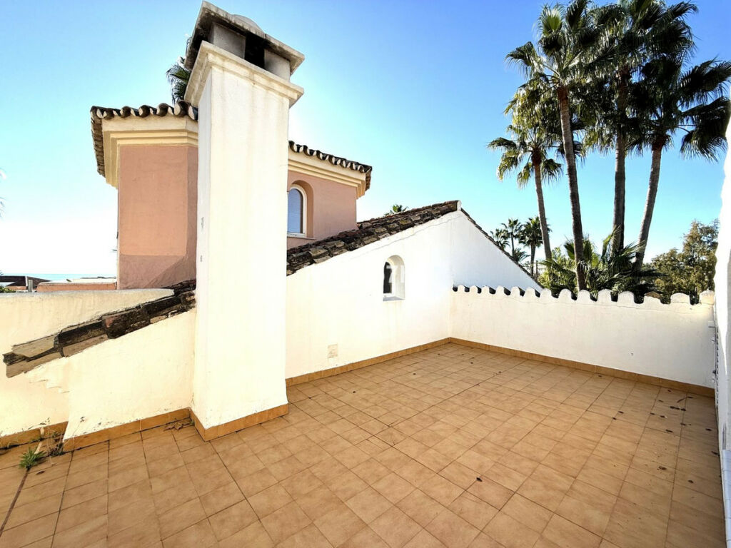 Townhouse Puerto Banús Málaga - image 23