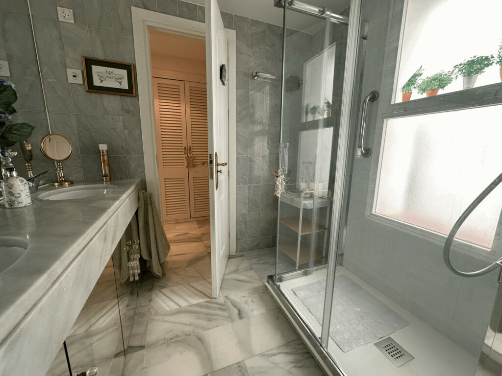 Middle Floor Apartment Estepona Málaga - image 23