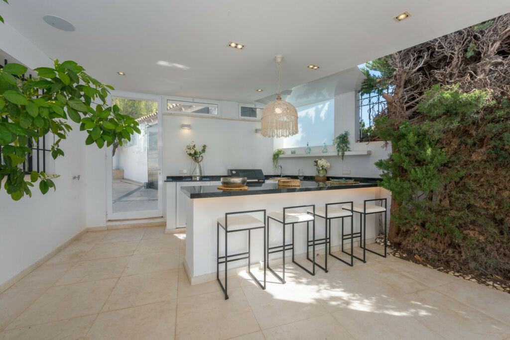 Detached Villa Nueva Andalucía Málaga - image 23