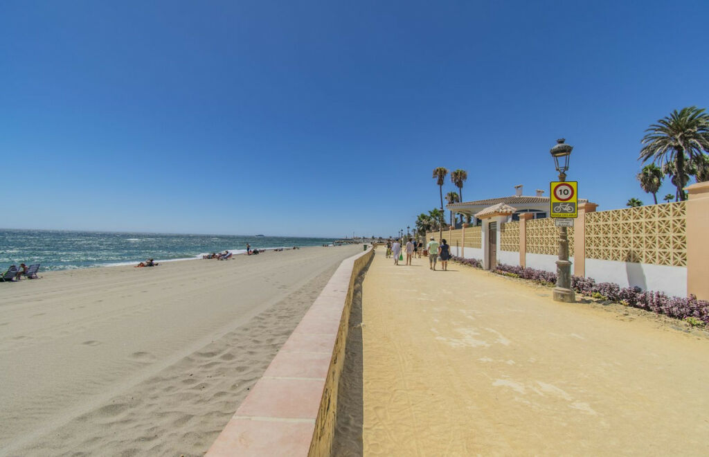 Detached Villa The Golden Mile Málaga - image 24