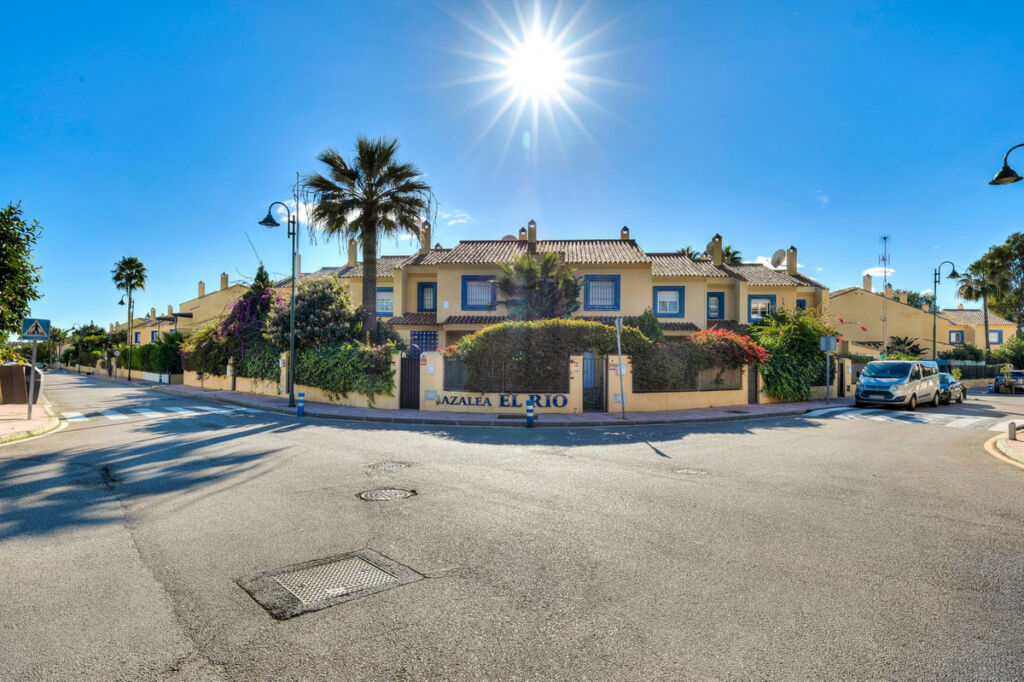 Townhouse San Pedro de Alcántara Málaga - image 24