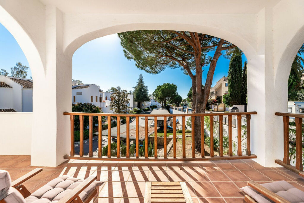 Detached Villa Nueva Andalucía Málaga - image 28