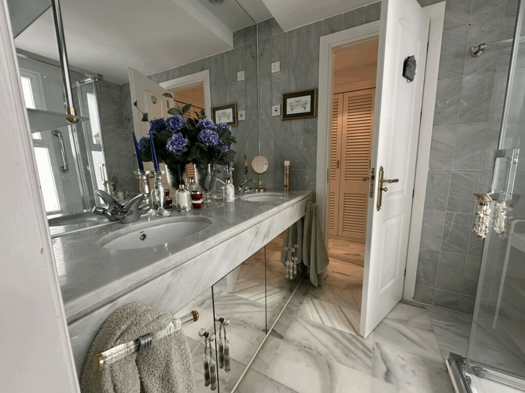 Middle Floor Apartment Estepona Málaga - image 24
