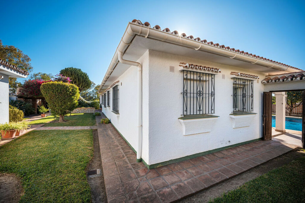 Detached Villa Benalmadena Málaga - image 25