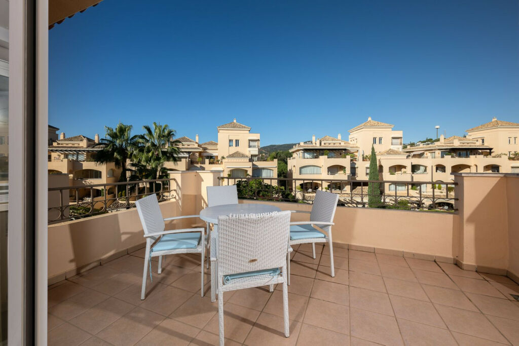 Penthouse Duplex Elviria Málaga - image 25
