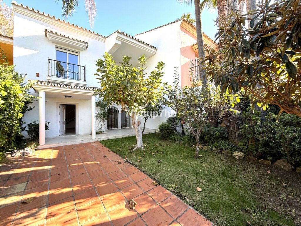Townhouse Puerto Banús Málaga - image 26