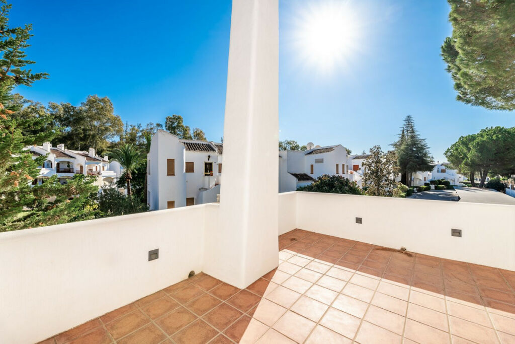 Detached Villa Nueva Andalucía Málaga - image 30