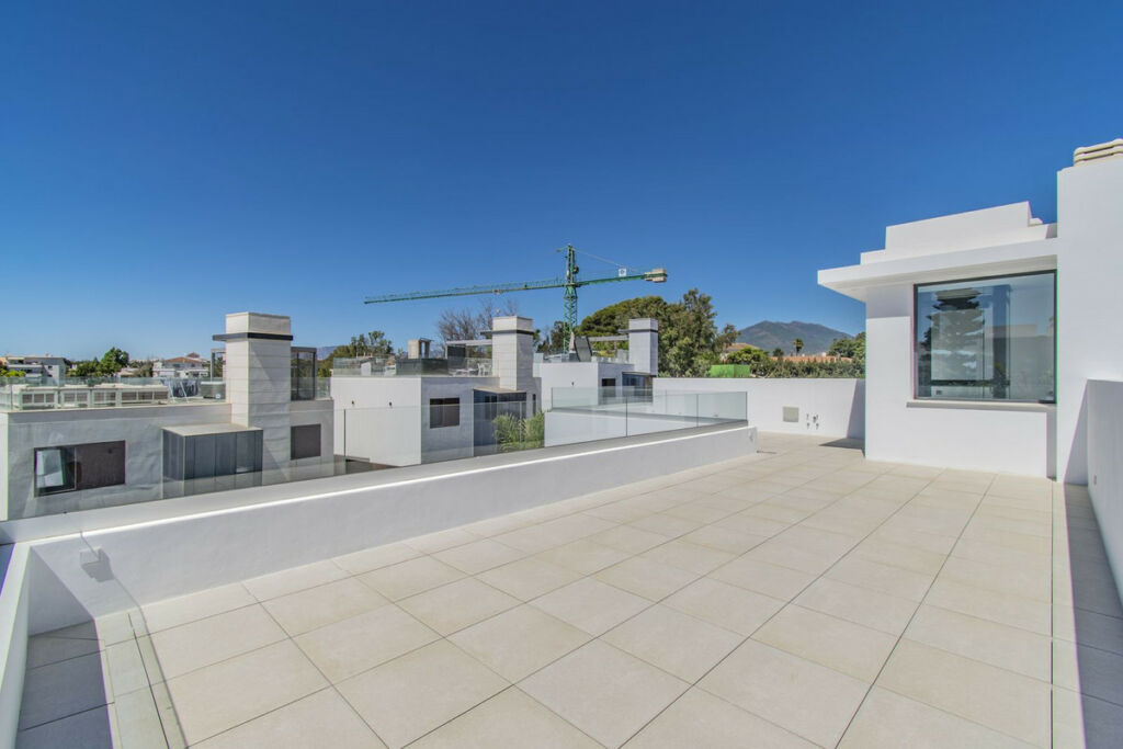Detached Villa The Golden Mile Málaga - image 27