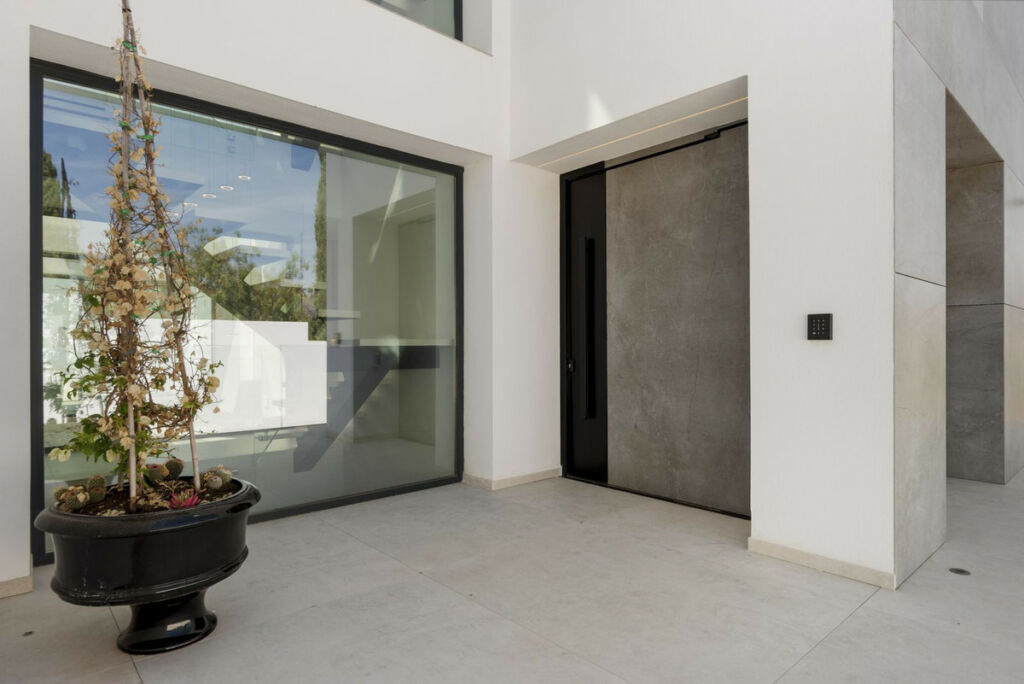 Detached Villa El Paraiso Málaga - image 29
