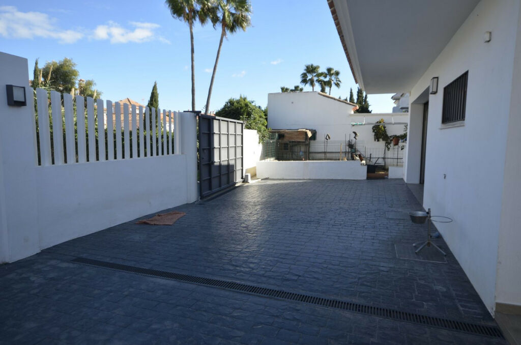 Detached Villa Manilva Málaga - image 28
