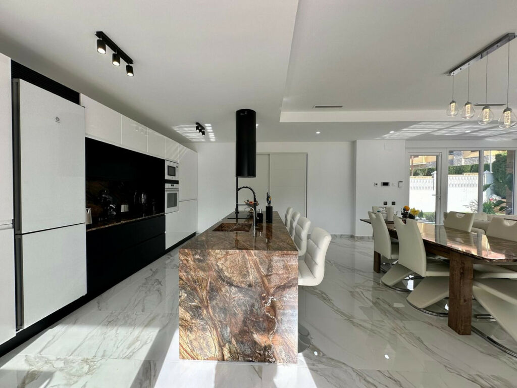 Detached Villa Petrer Alicante - image 3