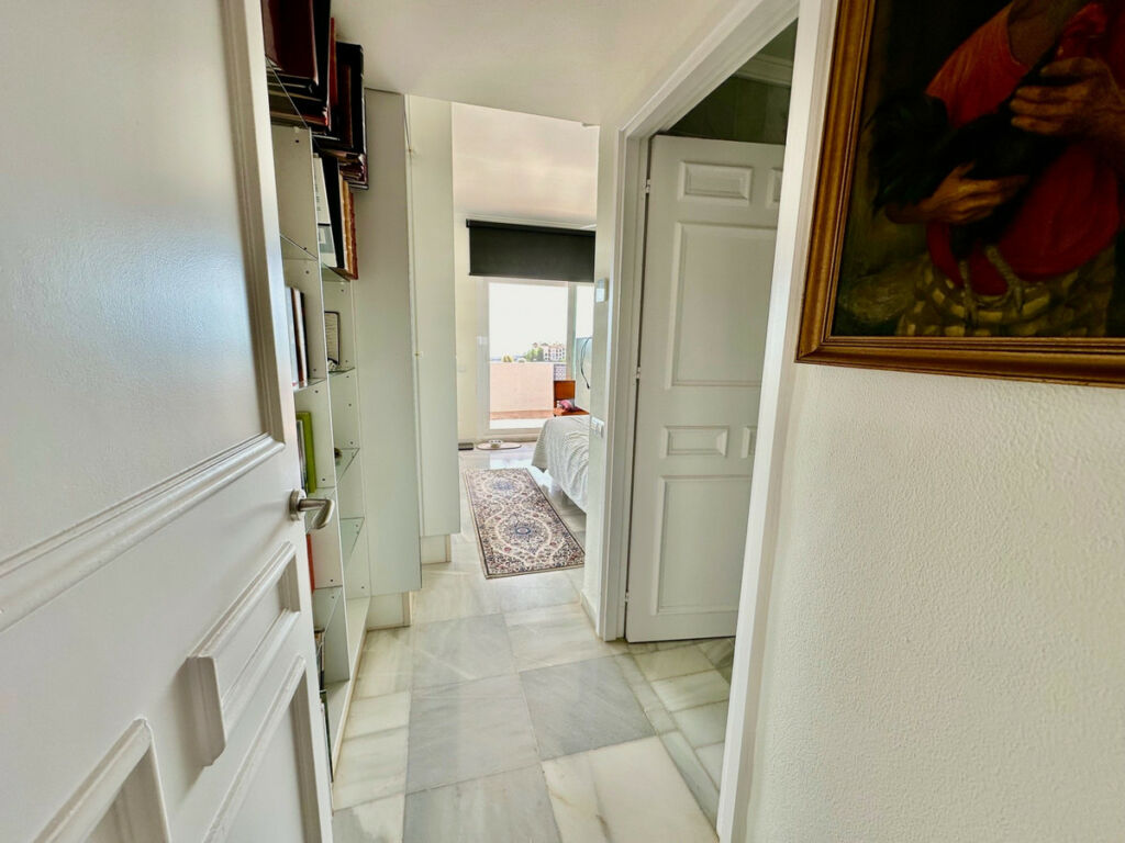 Middle Floor Apartment Benahavís Málaga - image 3