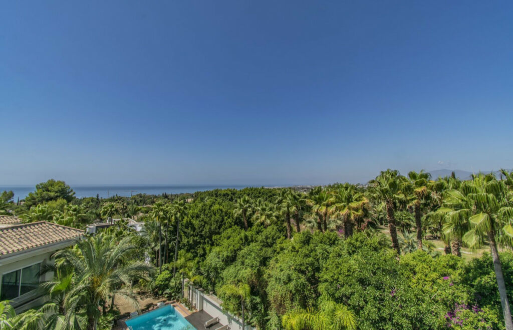 Penthouse Nagüeles Málaga - image 3