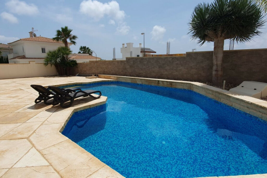 Detached Villa Ciudad Quesada Alicante - image 3
