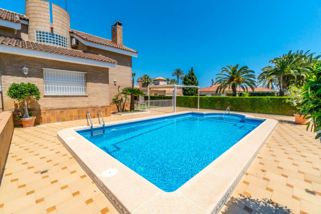 Detached Villa La Veleta Alicante - image 3