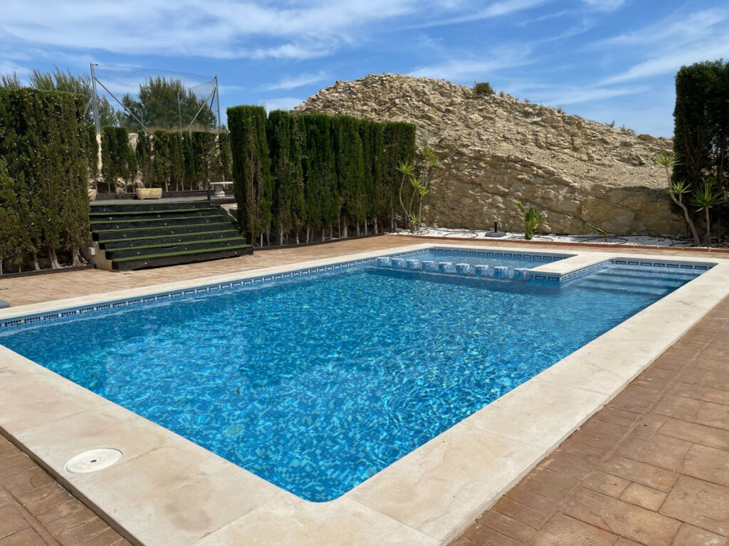Detached Villa Monforte Del Cid Alicante - image 3
