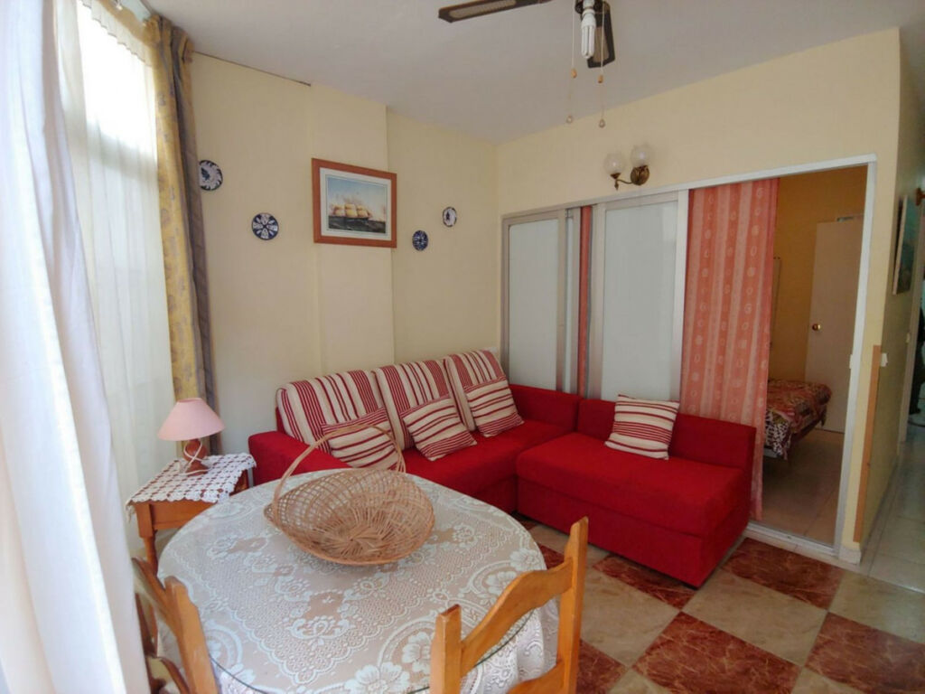 Middle Floor Apartment Fuengirola Málaga - image 3