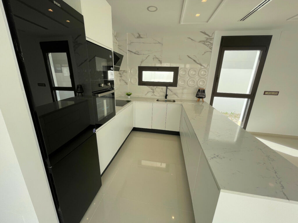 Detached Villa Benimar Alicante - image 3
