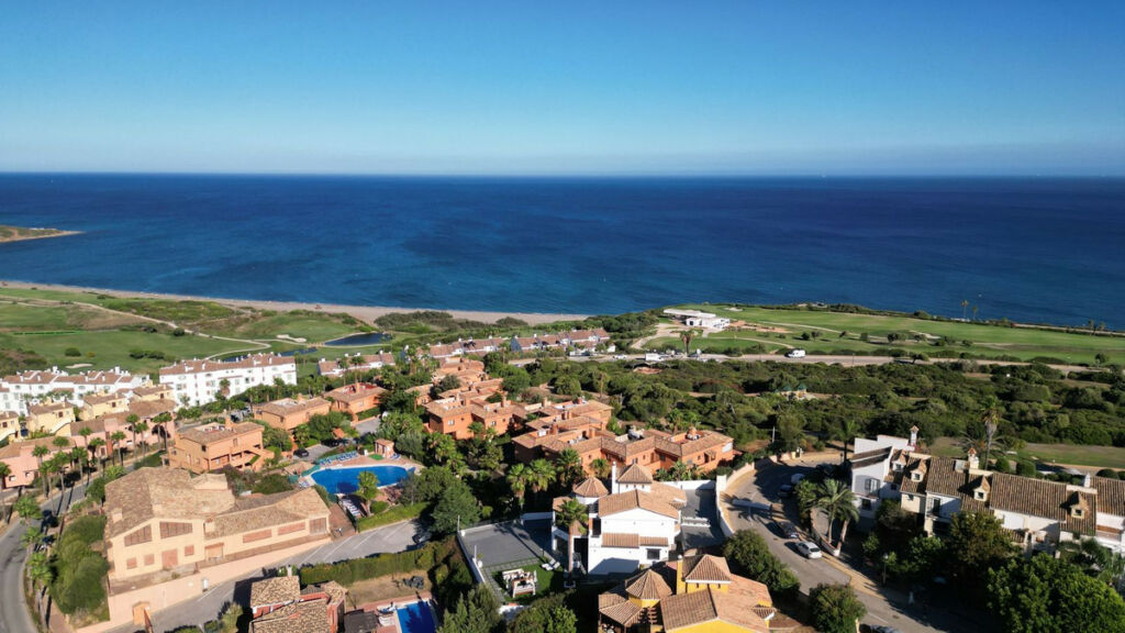 Detached Villa La Línea Cádiz - image 3