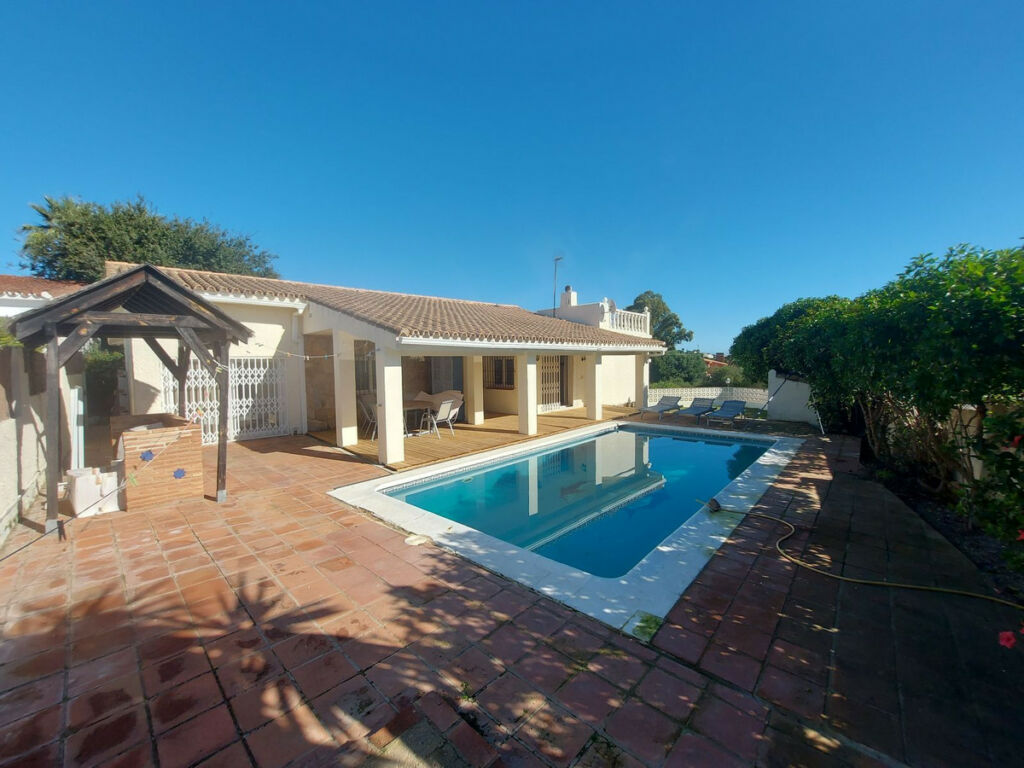 Detached Villa Manilva Málaga - image 3